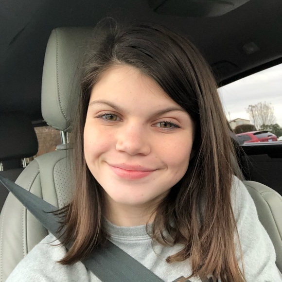 Meet your Posher, Ava - Picture 1 of 1